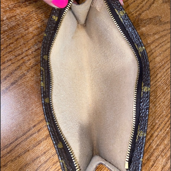 Louis Vuitton Bucket GM pouch! - Picture 5 of 14